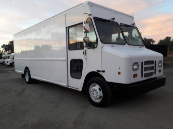 2015 FORD F59 20 FEET STEPVAN WITH FEDEX SHELVING LOW MILES for sale in San Jose, CA – photo 2