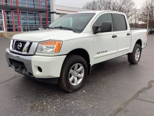 Well-Kept! 2015 Nissan Titan! 4x4 Crew Cab! Clean Carfax! - cars &... for sale in Ortonville, MI