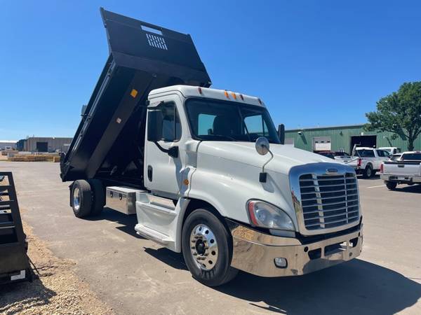 2014 Freightliner Cascadia 125 with 16 Crysteel Contractor Body Pkg for sale in Lake Crystal, MN – photo 16