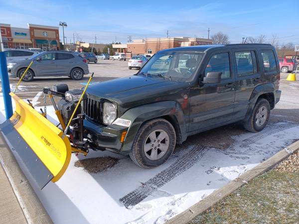 2009 Jeep Liberty 4x4 113k miles new plow for sale in Bedford, OH – photo 2