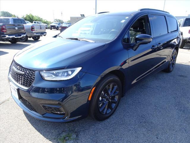 2021 Chrysler Pacifica Touring-L for sale in East Providence, RI – photo 3