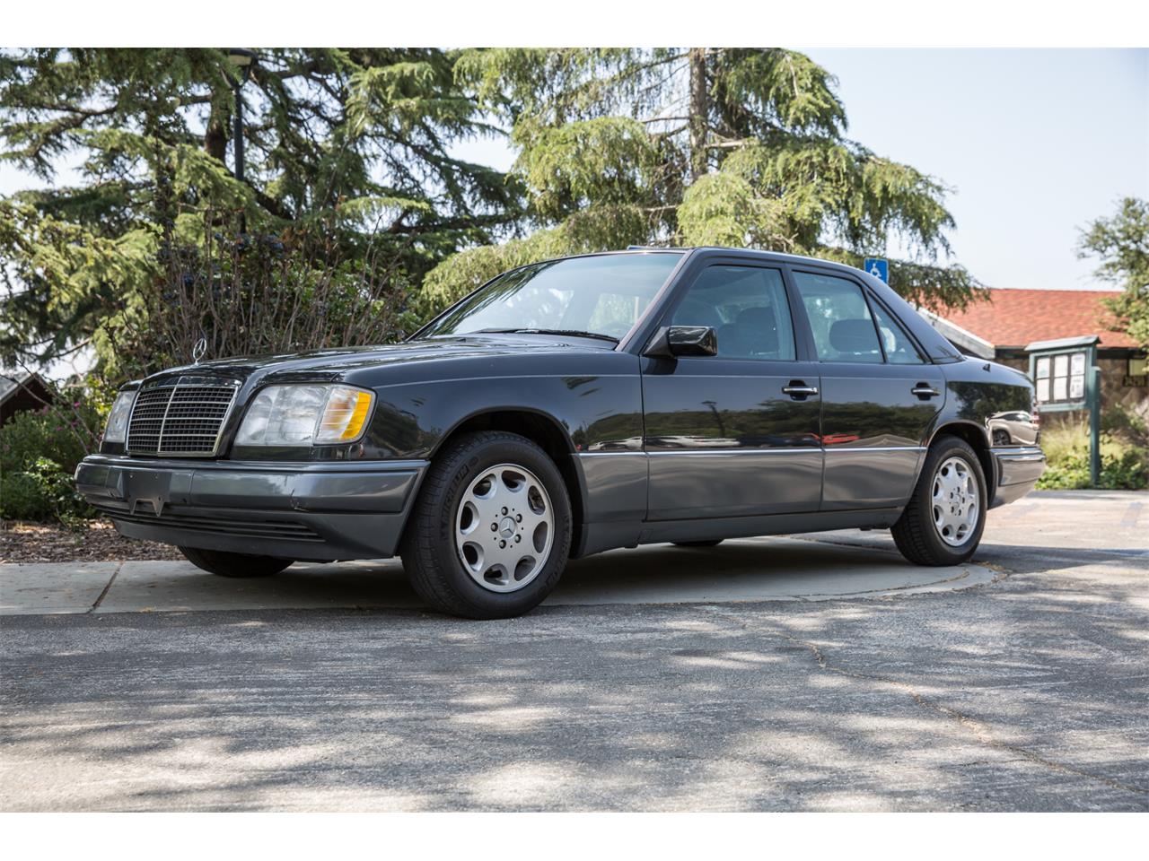 For Sale at Auction: 1994 Mercedes-Benz E320 for sale in Glendale, CA – photo 4