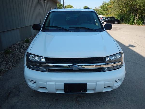 $5995 - 2006 CHEVY TRAILBLAZER LS 4X4 - ONLY 120K MILES - NEW TIRES! for sale in Marion, IA – photo 2