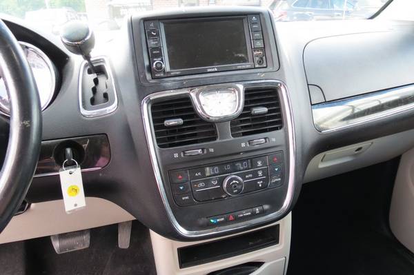 2014 Chrysler Town & Country - 3800 down - - by for sale in Monroe, LA – photo 11