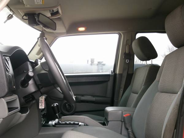 2006 Jeep Commander-4X4! VERY RELIABLE AND AFFORDABLE! for sale in Silvis, IA – photo 12