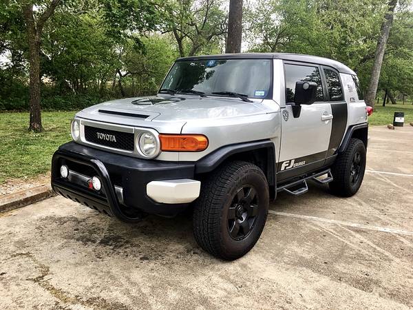 2008 TOYOTA FJ CRUISER, 3 lift, customized, Great condition - cars for sale in Dallas, TX