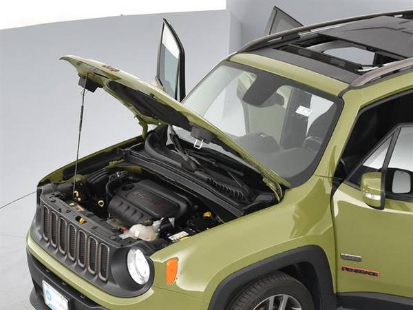 2016 Jeep Renegade 75th Anniversary Sport Utility 4D suv Green - for sale in North Babylon, NY – photo 4