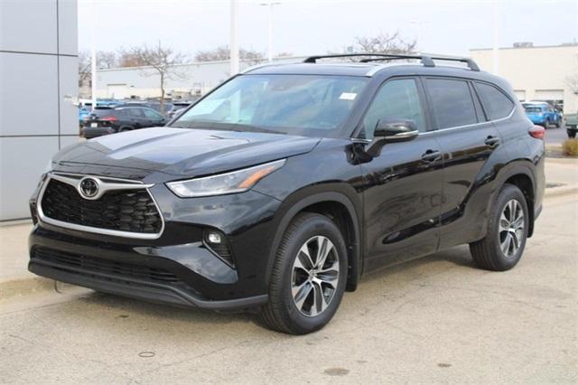 2021 Toyota Highlander XLE for sale in milwaukee, WI – photo 6