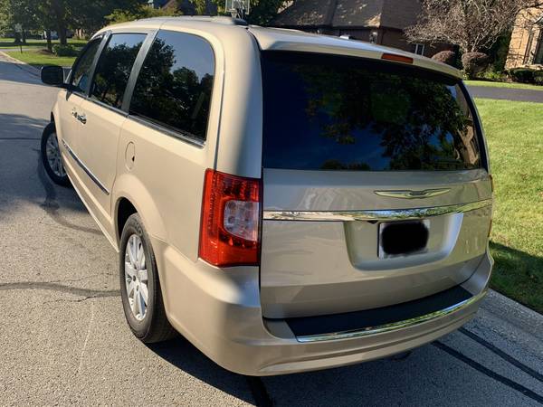 2014 Chrysler town & country 1 owner , 46k miles carfax for sale in Willowbrook, IL – photo 2