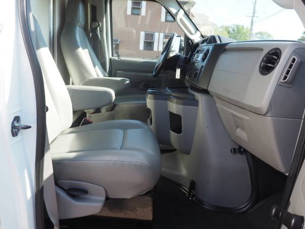 2013 Ford E-350 15' Box Truck Auto Air 1-Owner Like New for sale in West Warwick, MA – photo 15