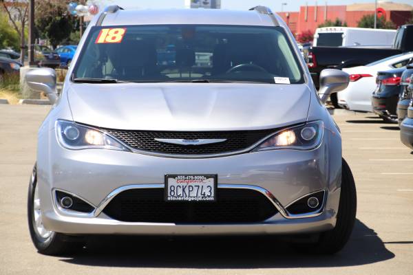 2018 Chrysler Pacifica Touring L Minivan van Silver/ Detail for sale in Pleasanton, CA – photo 2