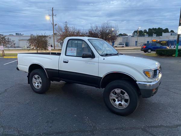 1995 TOYOTA TACOMA 4X4 PICKUP TRUCK - cars & trucks - by owner -... for sale in Fayetteville, NC