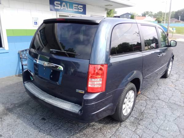 LOWERED 2008 Chrysler Town n Country LX - - by dealer for sale in Creve Coeur, IL – photo 4