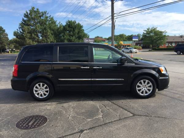 2015 Chrysler Town Country Touring for sale in Mount Prospect, IL – photo 4
