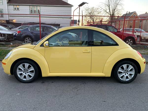 2009Volkswagen New Beetle - cars & trucks - by dealer - vehicle... for sale in Amherst, NY – photo 2