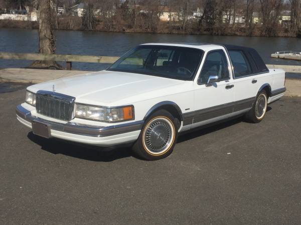 1990 Lincoln Town Car MINT SUNROOF LOW MILES EVERYTHING WORKS - cars for sale in South Plainfield, NJ – photo 2