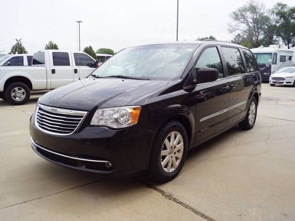 2013 Chrysler Town & Country Touring - cars & trucks - by dealer -... for sale in Wichita, KS