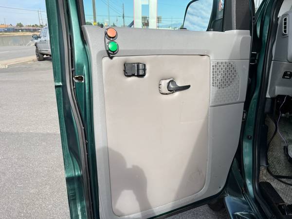 2009 Ford Econoline E-250 WHEELCHAIR LIFT ONLY 68K MILES! - cars & for sale in Spokane, WA – photo 11