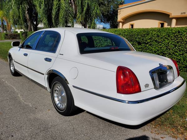 1998 Lincoln Town car Executive Model with very low miles @ (84,000)... for sale in Fort Myers, FL – photo 6
