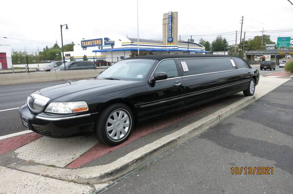 2005 Lincoln Town Car-EXECUTIVE LIMO - - by dealer for sale in Collingswood, NJ – photo 7