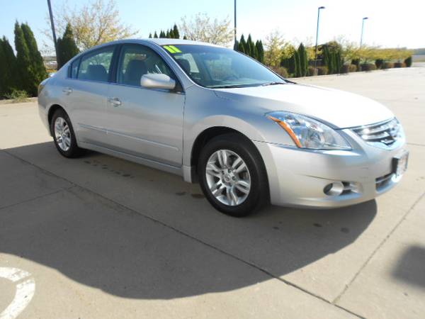 2011 Nissan Altima 2.5 S - cars & trucks - by dealer - vehicle... for sale in Iowa City, IA – photo 4