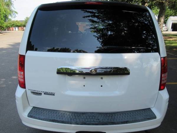 2008 Chrysler Town and Country Touring 4dr Mini Van for sale in Bloomington, IL – photo 15