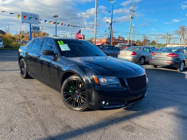 2011 Chrysler 300 5.7L - cars & trucks - by dealer - vehicle... for sale in Louisville, KY – photo 2