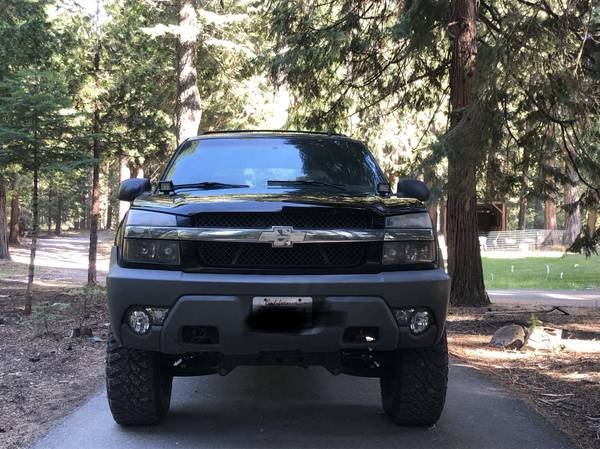 Moving sale price!!!!! 2002 chevy avalanche north face edition lifted for sale in Mount Shasta, CA – photo 2