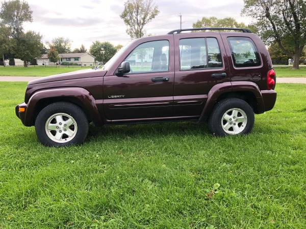 04 Jeep Liberty Sport 4x4 Very Clean New Tires for sale in Vinton, IA