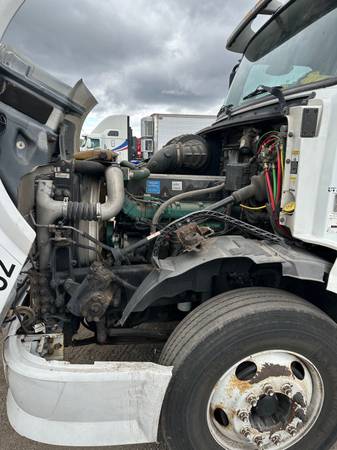 Volvo Semi truck for sale in Alsip, IL – photo 8