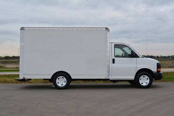 2012 GMC 3500 12ft Box Truck for sale in Cedar Rapids, IA – photo 4