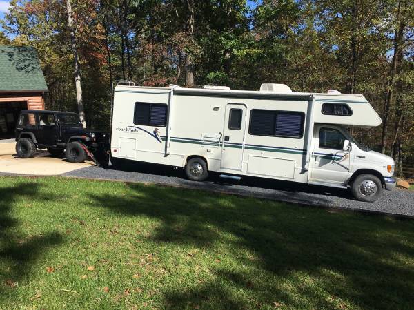 2001 Fourwinds RV - Mint Condition for sale in Basye, VA