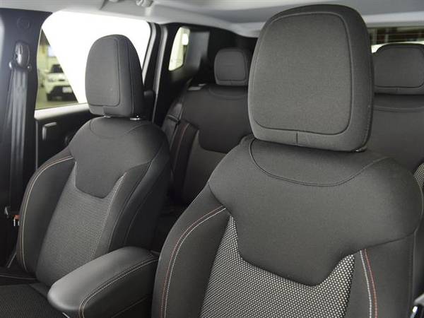 2016 Jeep Renegade 75th Anniversary Sport Utility 4D suv Green - for sale in North Babylon, NY – photo 5