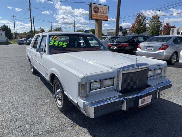 1988 LINCOLN TOWN CAR SIGNATURE with - cars & trucks - by dealer -... for sale in Winchester, VA