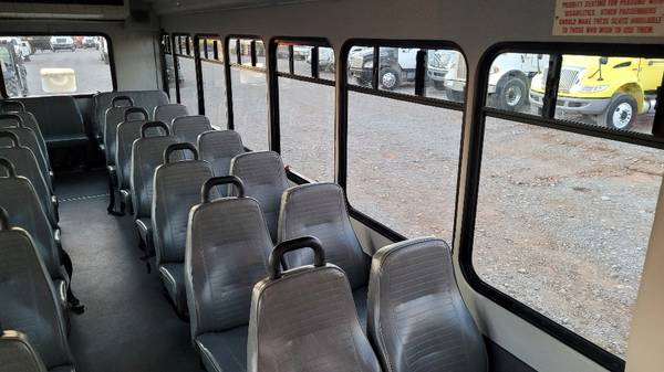 2013 Ford F-550 33 Passenger Church Shuttle Bus Minibus 6 8L Propane for sale in Oklahoma City, OK – photo 17