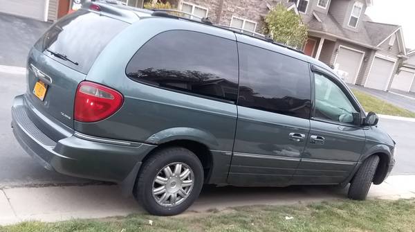 2005 Chrysler Town & Country w/ Stow n' Go - Loaded! for sale in WEBSTER, NY – photo 11