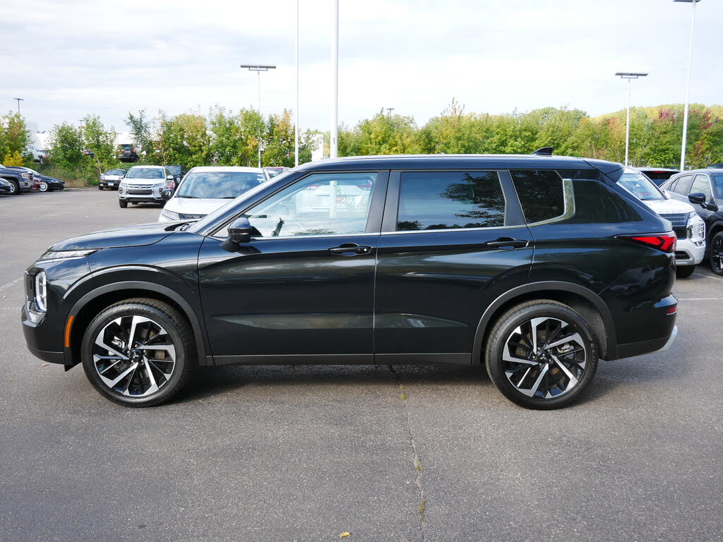 2022 Mitsubishi Outlander SE Launch Edition AWD for sale in Saint Paul, MN – photo 2