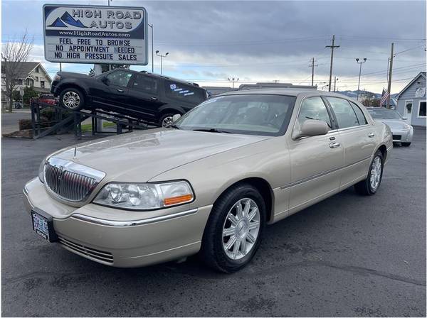 2006 Lincoln Town Car - - by dealer - vehicle for sale in Medford, OR