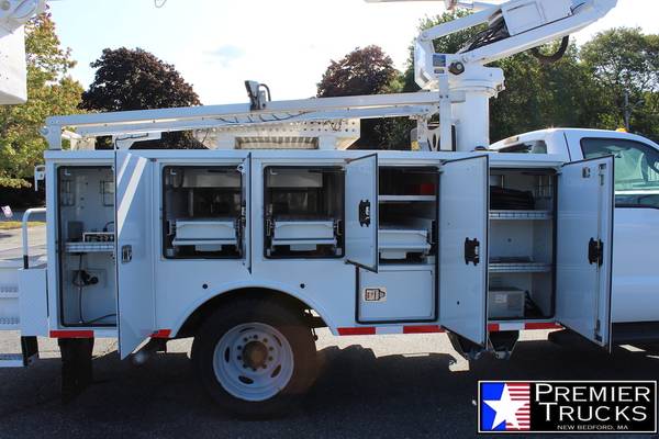 2012 Ford F550 35' Altec Articulating Aerial Bucket Truck Utility Serv for sale in New Bedford, MA – photo 17