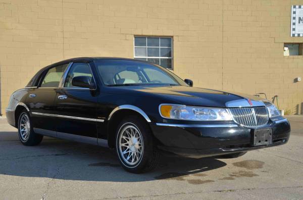 2000 Lincoln Town Car Presidential Town Sedan - - by for sale in West Des Moines, IA – photo 10
