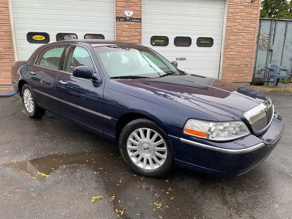 2004 LINCOLN TOWN CAR ULTIMATE - - by dealer for sale in West Haven, CT – photo 3
