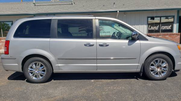 2008 Chrysler Town & Country - - by dealer - vehicle for sale in Fallon, NV – photo 3