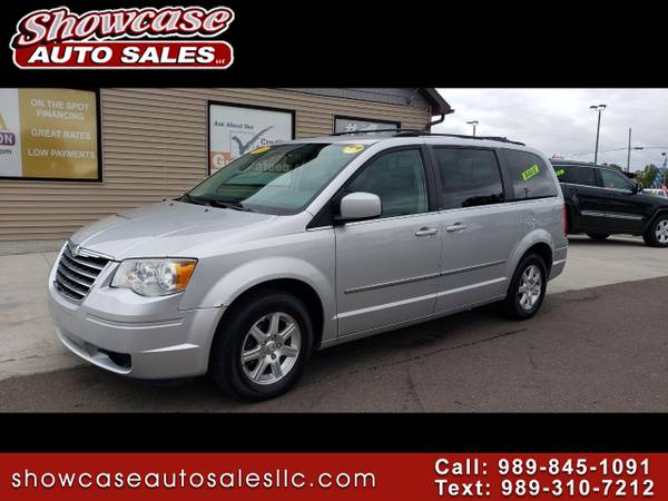 CLEAN!! 2009 Chrysler Town & Country 4dr Wgn Touring for sale in Chesaning, MI