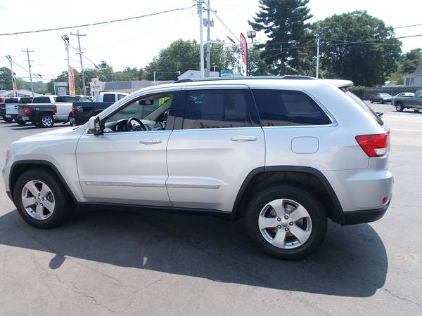 2011 Jeep Grand Cherokee 4x4 - Leather / Sunroof for sale in Warwick, CT – photo 24