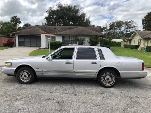 1995 Lincoln Town Car - cars & trucks - by owner - vehicle... for sale in Vero Beach, FL