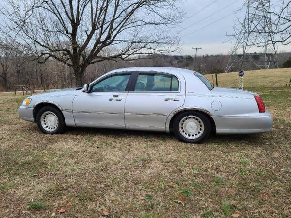2000 Lincoln Town Car - - by dealer - vehicle for sale in Salisbury, NC – photo 22