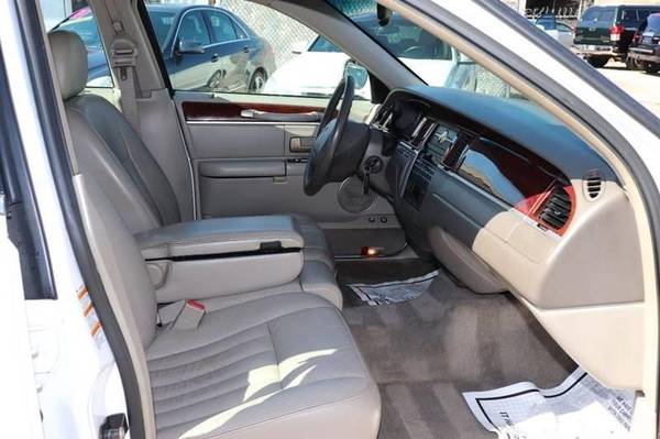 2004 Lincoln Town Car Signature Low Miles /CLEAN CARFAX/ Financing... for sale in Tucson, AZ – photo 14