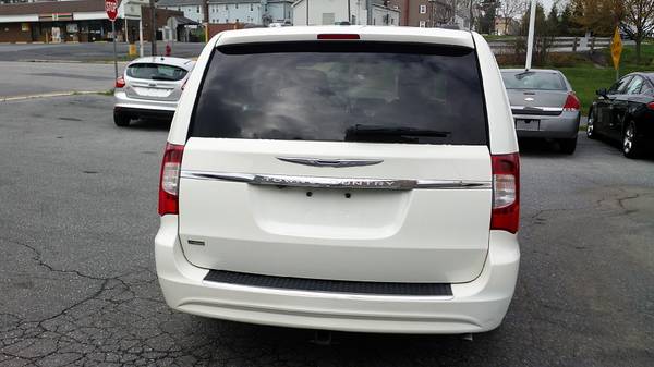 2013 Chrysler Town & Country - Nice - - by dealer for sale in Hummelstown, PA – photo 5