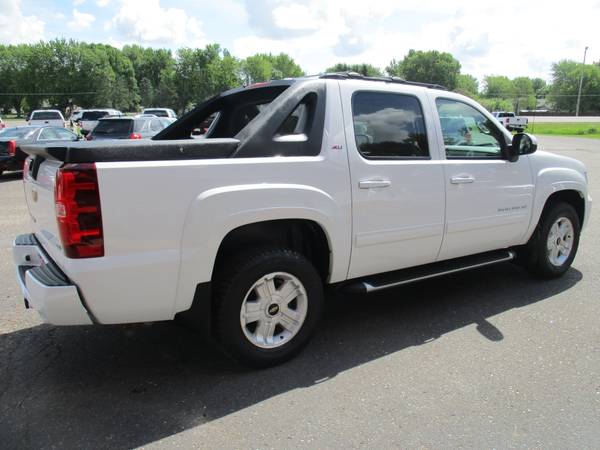 RUST FREE! 1-OWNER! Z71 4X4! 2011 CHEVROLET AVALANCHE LT for sale in Foley, MN – photo 9