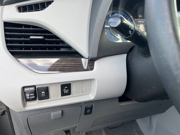 Certified 2015 Toyota Sienna XLE Predawn Gray Mica for sale in Cedar Falls, IA – photo 10